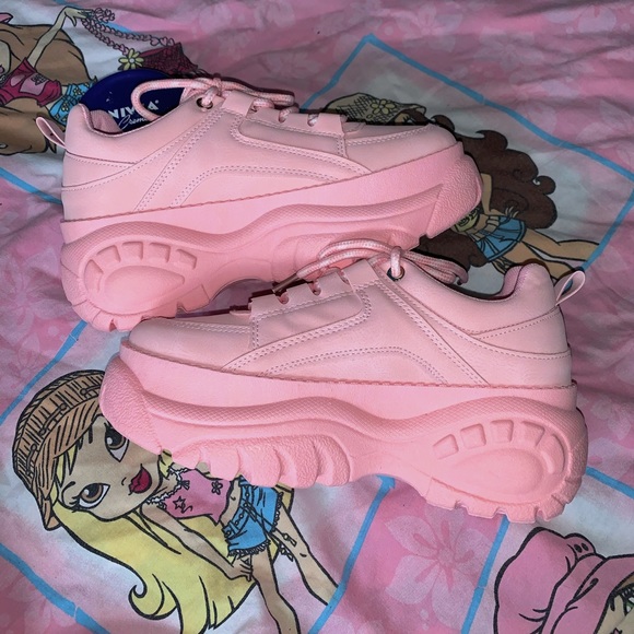PINK PLATFORMS / BUFFALO KNOCKOFFS - Picture 1 of 2